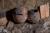 <center>Cambous : La maison reconstituée.</center>Vases caractéristiques de cette civilisation. Les décors et les formes très spécifiques changent selon les régions et les époques et signalent l’appartenance des potiers à un groupe culturel.