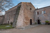 <center>La chapelle Sainte Roseline.</center>Roseline naquit le le 12 janvier 1263 au château des Arcs (Les Arcs-sur-Argens). Elle était la fille de Giraud II de Villeneuve, seigneur des Arcs, Trans, La Motte et Esclans et d'Aigline son épouse. Alors qu’elle était enceinte, celle-ci aurait entendu une voix lui prédire : 