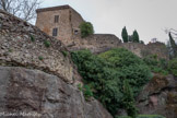 <center>Roquebrune-sur-Argens. </center>Le Castrum vu de la Maison du Patrimoine. La création du Castrum de Roca Bruna date de la fin du Xe siècle, la population vient s’installer sur la hauteur la plus proche et la plus aisément défendable. Cette enceinte fortifiée protégera la population des ravages causés par les guerres civiles et les épidémies. Elle s’agrandira au cours des siècles avec l’augmentation de la population.