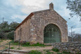 <center>Roquebrune-sur-Argens. </center>La chapelle Sainte-Anne. Cet édifice portant à l'origine le nom de la Vierge était fait pour accueillir les pèlerins qui se dirigeaient vers le monastère du Saint-Désert de Notre-Dame-de-Pitié et permettre ainsi le plus grand recueillement. Son rôle était également celui d'un oratoire.