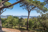 <center>Chapelle Sainte-Anne à Saint-Tropez.</center>Le golfe de Saint-Tropez, avec Sainte-Maxime.