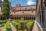 <center>L'abbaye Sainte-Marie-d'Arles-sur-Tech </center>En 739 les sarrasins envahissent la Septimanie, qu'ils conserveront jusqu'en 811. Cette année là Charlemagne parvient à les repousser de l'autre côté des Pyrénées. Le Roussillon est pacifié, il reste à le repeupler. En effet, l'avancée des sarrasins avait fait fuir les wisigoths, derniers habitants de la région. Toute la vallée du Tech est alors déserte. Il ne reste que les vieux bâtiments romains et quelques constructions wisigothiques, essentiellement à usage défensif. Pour faire venir des pionniers francs, Charlemagne fait intervenir auparavant les religieux. En construisant des abbayes, ceux-ci amènent la chrétienté dans la région, point de départ à l'époque d'une colonisation. C'est un certain Castellanus, moine venant d'Espagne qui s'installa temporairement aux bains d'Arles en tant qu'ermite. Ces bains étaient les constructions antiques complètement abandonnés. Ce fut sur ces ruines que le moine, accompagné de quelques compagnons, édifia un monastère bénédictin.
