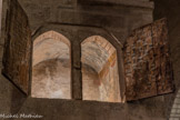<center>L'abbaye Sainte-Marie-d'Arles-sur-Tech </center>Les armoires à reliques : Creusées dans les piliers de la deuxième travée avec un décor peint à diverses époques (XIIe et probablement XIVe siècle). Elles servaient à garder les biens les plus précieux de l'abbaye, à savoir les reliques des deux saints : Saint Abdon et Saint Sennen.