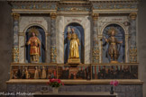 <center>L'abbaye Sainte-Marie-d'Arles-sur-Tech </center>Le retable est remarquable pour sa prédelle. En effet, celle-ci présente en continu, une prise d'habit sur toile peinte alors qu'habituellement, y figurent des moments de la vie du saint titulaire du retable. La lecture se fait de gauche à droite. Au premier plan, des prélats, probablement un évêque assis et trois abbés mitrés reçoivent et bénissent des fidèles de la ville venus à la cérémonie. Puis viennent les moments propres à une prise d'habit d'un tout jeune moine : au centre la lecture/récitation de la Règle de saint Benoit et à droite la prise d'habit elle-même.