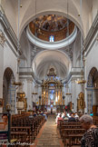 <center>Céret, L'église Saint-Pierre.</center>Cet édifice, qui présente un plan en croix latine et dont la croisée du transept est surmontée d'une coupole, est célèbre pour la richesse de ses retables de bois doré.