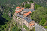 <center>Abbaye de Saint-Martin-du-Canigou</center>L'abbaye commença alors rapidement à décliner. Le terrible tremblement de terre de 1428, qui fit tant de dégâts en Catalogne, ébranla sérieusement le monastère : de nombreux bâtiments furent détruits, le clocher fut écrêté, mais l'église résista tant bien que mal. En 1506, l'abbaye est placée sous commende et finit par être sécularisée en 1782 par Louis XVI. En 1779, il ne restat que cinq mones, avancés en âge et ayant à peine de quoi vivre. Aussi demandaient-ils l'autorisation de quitter l'abbaye. Ils partirent en 1783. Lors de la Terreur, l'abbaye fut fermée après expulsion des derniers religieux, et tous ses biens furent éparpillés et pillés. Il faudra attendre le début du XXe siècle pour que l'abbaye reprenne vie. L'évêque de Perpignan alors en fonction, Mgr de Carsalade du Pont, entreprit à partir de 1902 la reconstruction du monastère, dont il ne restait plus grand-chose, si ce n'est le clocher, l'église (dont une partie de la voûte s'était effondrée), et trois galeries du cloître inférieur. De 1952 à 1983, dom Bernard de Chabannes achève la restauration de l’abbaye, qui aura duré 60 ans, et y rétablit la vie spirituelle. La communauté des Béatitudes y assure depuis 1988 le service de l'office divin ainsi que l'accueil touristique et spirituel.
