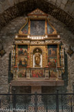<center>L'église Saint-Jacques de Villefranche-de-Conflent</center>Chapelle Saint Pierre. Ce retable peint, dédié à Saint Pierre, fut fait vers 1627 pour le maître-autel de l'église Sant Père de la Roca nouvellement restaurée. Il tut transporté dans l'église paroissiale après la Révolution. Tout en haut, La Colombe du Saint Esprit. Au-dessous, la Crucifixion encadrée par Saint Paul, à gauche et Saint François d'Assise à droite.
