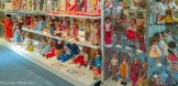 <center>Poupées Bella</center>Entre 1946 et 1984, Bella a fait rêver des millions de petites filles à travers le monde faisant de Perpignan le berceau français de la poupée durant près de 40 ans. La particularité de la manufacture Bella était avant tout de fabriquer in situ toutes les pièces servant à la conception des poupées, à l’exception de quelques mécanismes comme les tourne-disques (Japon) ou les moteurs électriques (Italie). Dans les années 50, les différentes étapes de fabrication se faisaient principalement à la main. Dans les années 60, le travail se mécanise, bien que de nombreuses étapes nécessitent toujours une intervention manuelle (sculpture, moulage, soufflage, sablage, assemblage, décoration, habillage, emballage et transport). La main d’œuvre est essentiellement féminine avec de nombreux emplois à domicile créés dans tout le département.