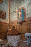 <center>Notre-Dame de la Réal.</center>La cuve baptismale du XIVe siècle est un monolithe de marbre blanc dont les faces sont ornées des sculptures du baptême du Christ entouré des Apôtres.