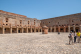 <center>Forteresse de Salses</center>La place d'armes. La cour est bordée sur trois côtés d'un portique à arcades qui donne accès à la chapelle voûtée et aux écuries pouvant accueillir jusqu'à 300 chevaux et surmontées de trois niveaux de casernement qui  pouvaient accueillir jusqu'à 1 500 hommes de rang.