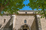 <center>La cathédrale Notre-dame de Nazareth</center>La façade du collatéral est sommée d'une belle frise de rinceaux et d'une corniche à faux modillons décorés de rinceaux et de palmettes.