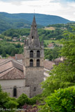 <center>Saint-Jean-en-Royans.</center>Eglise Saint-Jean. Le clocher de type roman alpin  succède à l'ancien clocher autrefois situé à l'entrée de l'église médiévale. Aujourd'hui placé au nord, il est constitué d'un moyen appareil régulier à joints fins. Sans doute n'a-t-il pas pu être achevé au moment de la consécration de la nouvelle église en 1700 mais au début du XIXe siècle.