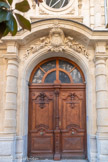 <center>La préfecture de police des Bouches-du-Rhône</center>Les porches de la rue de Rome (n°98) et de la place de la Préfecture (n°1) desservaient les caves et les magasins.