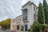 <center>Gardanne</center>La maison du Peuple, de style Art Déco, construite en 1938-39. En 1935, le maire socialiste Victor Savine sabre le budget du projet, jugeant « nécessaire de réduire les dépenses le plus possible en supprimant toute idée de luxe » face à la crise économique. Dans la mouvance du Front populaire, il le reverra à la hausse deux ans plus tard. Les travaux démarrent en 39 et s’achèvent en pleine guerre. Au printemps 1940, le foyer abrite des réfugiés du nord de la France qui fuient les troupes allemandes. La rénovation de la façade emblématique, avenue Léo-Lagrange, ainsi qu’une partie côté foyer Nostre Oustaou a été terminée en 2020.