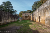 <center>Château de Suze-la-Rousse</center>Salle de jeu de paume.