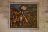 <center>Le château de Grignan.</center>La Croix de Constantin.
D’après Giulio Romano(1499-1546).
17e siècle. Huile sur toile. En 312, Constantin, Auguste de la Gaule, décida de réunifier l'Empire en s'emparant d'abord de l'Italie. Peu de temps avant la décisive bataille du pont Milvius qui devait l'opposer à son rival le plus dangereux, l'empereur païen Maxence, Constantin vit un phénomène étrange dans le ciel. Il crut d'abord à une manifestation d'Apollon, le dieu protecteur de sa famille, mais fut bientôt persuadé que c'était le Christ qui, en réalité, soutenait son combat.
Vainqueur au pont Milvius, Constantin entra dans Rome.