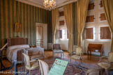 <center>Chambre de Marie Fontaine.</center>A l’aide de photographies d’époque, sa chambre et son salon sont restitués à partir de son propre mobilier complété d’autres pièces de la collection du musée. Le papier peint de la chambre et le plafond du salon, tous deux d’origine, ont été restaurés. Elle opte pour une chambre à coucher au décor sobre. Complété par un mobilier élégant et confortable, cet ensemble se réfère à l'époque Louis XVI.
En choisissant ce style pour une pièce privée, Marie Fontaine se conforme aux usages de la haute société conservatrice de la Belle Époque.
<br>Lit de bout. Dessus de lit. France, 20e siècle. Bois sculpté et peint, canne.
Dentelle de Valenciennes. <br>Crucifix. France, 18e siècle Bois et ivoire sculptés. <br>Duchesse brisée. France, 18e siècle.
Noyer sculpté, canne, lampas broché. <br> Fauteuils en cabriolet. France, 19e siècle. 
Hêtre sculpté et peint, soie. <br>Secrétaire. France, 18e siècle. Sapin, placage en noyer et bois de rose.