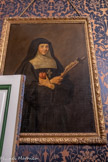 <center>Appartements grand siècle. Chambre d’Uzès.</center>Portrait de Jeanne-Françoise Frémiot, baronne de Chantal. France, 18e siècle. Huile sur toile. Née le 23 janvier 1572 à Dijon (France) et morte le 13 décembre 1641 à Moulins, c'est une sainte française originaire de Bourgogne, fondatrice de l'ordre de la Visitation avec saint François de Sales. Canonisée par Clément XIII le 16 juillet 1767. Elle se marie en 1592 à Christophe de Rabutin, baron de Chantal. Le couple, très uni, a six enfants, dont Celse-Bénigne, baron de Chantal qui est le père de la marquise de Sévigné. En 1601, Christophe de Rabutin de Chantal meurt, victime d'un accident de chasse. Se sentant appelée par Dieu, elle se met alors à la recherche d'un guide spirituel, qui sera François de Sales.