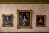 <center>Salle du Roi.</center>Portrait présumé d'Octave Gasparini. Atelier de Claude Arnulphy (1697-1786). France, 1722. Huile sur toile.<br>
Portrait de jeune femme. France, 17e siècle. Huile sur toile.<br>
Portrait présumé de Mme Julien Mignolas. France, 18e siècle. Huile sur toile.