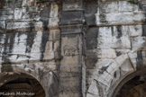 Les Arènes. <br> La louve romaine allaitant Romulus et Rémus.