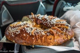 Et un bon gâteau des rois pour clôturer cette belle journée. Il est à noter que la forme du gâteau rappelle celle des arènes.... Mais il vaut mieux manger l'arène que s'y faire dévorer.