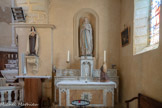 <center>Saint-Laurent-la-Vernède.</center> Il y a deux chapelles latérales, l’une est dédiée à la Sainte Vierge. L'autel, en marbre blanc, est gothique.