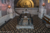 <center>La crypte de l'abbatiale de Saint-Gilles. </center> Tombeau de Saint-Gilles, réaménagé au XIXème siècle .