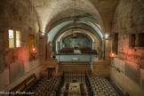 <center>La crypte de l'abbatiale de Saint-Gilles. </center> Vue de l'escalier des abbés.