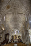 <center>L'abbatiale de Saint-Gilles. </center> Longue de 50m, sa nef centrale élevée à 16m est flanquée d'un chevet polygonal. L'édifice est soutenu par des voûtes sur croisée d'ogives, largement rabaissées (18m au lieu de 25m pour la nef centrale).
