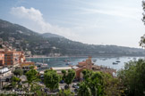 <center>Villefranche-sur-Mer.</center> En 1295, Charles II d'Anjou, comte de Provence, comprend l'importance stratégique de ce site, situé aux frontières de son territoire. Afin d'encourager les habitants à revenir peupler le bord de mer, il leur octroie une franchise de taxes. Le village est ainsi baptisé Villa Franca. Louis 1er d'Anjou devient comte de Provence après l'assassinat de la reine Jeanne 1ère de Sicile le 27 juillet 1382 par son cousin Charles de Duras qui mène l'Union d'Aix, le parti de la noblesse provençale anti-angevine. Louis 1er d'Anjou meurt au cours d'une expédition militaire contre Charles de Duras.
Louis II d'Anjou [1377-1417] hérite du comté de Provence. Jean Grimaldi, seigneur de Beuil, nommé gouverneur de Nice et de la Provence orientale par Charles de Duras, ne reconnaît pas Louis II comme suzerain. Il fait appel au comte de Savoie Amédée VII [1383-1391] auquel il s'engage à remettre Nice et sa viguerie, la viguerie de Vintimille et du Val de Lantosque, la viguerie de Puget-Théniers et Barcelonnette. Ce dernier cherchant une ouverture sur la mer pour ses territoires profite de l'occasion pour monter une expédition militaire qui le conduit à Nice. Il y reçoit des mains de quatre syndics de la ville l'acte de dédition de Nice le 28 septembre 1388.