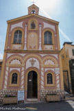 <center>Villefranche-sur-Mer.</center> La chapelle Saint-Pierre décorée par Jean Cocteau.Chapelle des pêcheurs datant vraisemblablement de la deuxième moitié du 16e siècle. En 1957, alors qu'elle est utilisée comme remise pour les filets, Jean Cocteau y réalise un décor peint qui recouvre toute la surface intérieure de la chapelle et qui est présent également sur la façade. De nombreux artistes et artisans locaux lui apportent leur concours, dont le peintre Jean-Paul Brusset pour la mise en place des figures.