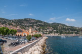 <center>Villefranche-sur-Mer.</center>  L'intérêt stratégique de la rade de Villefranche n'avait pas échappé aux autorités maritimes russes, au XVIIIe siècle, qui y mouillaient à chaque conflit avec la Turquie. Elle leur devient essentielle quand, au lendemain de la guerre de Crimée en 1856, la Marine impériale russe est privée d'accès à la Méditerranée par le Bosphore : le duc de Savoie, roi de Chypre, de Jérusalem et de Sardaigne qui est aussi vicaire impérial pour toute l'Europe méditerranéenne accepte alors de céder à la Russie le lazaret et la Darse de Villefranche qui lui servent de dépôt à vivres et à combustibles. En 1893, une équipe de scientifiques russes de Kiev remplace les militaires pour pratiquer des recherches océanographiques en profitant de la présence d'un courant ascendant de la rade. Ces études, malgré les aléas politiques entre les deux nations, se poursuivent jusqu'aux années 1930.