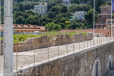 <center>Villefranche-sur-Mer. La Darse.</center>La  partie du môle tournée vers le sud est munie d'une série de huit canonnières disposées côte à côte.