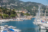 <center>Villefranche-sur-Mer. La Drase.</center> La Darse que nous connaissons de nos jours a été précédée par un port de galères remontant aux XVIe et XVIIe siècles et qui fut reconstruit au cours du XVIIIe afin d’abriter mais aussi d’équiper et d’entretenir la flotte de galères puis de frégates des rois de Sardaigne, ducs de Savoie.
C’est la succession des divers aménagements effectués entre les XVIIe et XXe siècles qui lui confère son aspect actuel.
En face, la citadelle Saint-Elme.