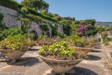 <center>Villefranche-sur-Mer. La Drase.</center> Avec son épouse Joséphine, elle-même artiste peintre, Eugène Beaudouin transforma l’espace en un lieu de vacances agréable avec entre autres un grand jardin moderniste constitué d’alignements de grandes vasques coniques en béton et orné de bassins et fontaines dont certaines d’inspiration surréaliste. Tombée à l’abandon dans les années quatre-vingt (époque de la disparition de son créateur) la terrasse Beaudouin est actuellement entretenue bénévolement par l’ASPMV qui tente de lui conserver son esthétique en attente de sa restauration.