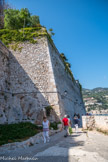 <center>Villefranche-sur-Mer. La Citadelle Saint-Elme</center>Le chemin de ronde. Il semble que les travaux de construction de la citadelle aient commencé dès 1554, c’est la date gravée sur l'arc du débarcadère de la citadelle; La première tranche de travaux ayant été effectuée côté mer donc car c'est de là, pensait-on, que venait le principal danger 