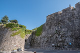 <center>Villefranche-sur-Mer. La Citadelle Saint-Elme.</center> Face et flanc gauches du bastion 4, vus du fond du fossé.