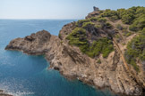 <center> L'ile Verte. Grande Calanque.</center> En face, les vestiges du fort saint-Pierre. Derrière, le bec de l'Aigle, et à gauche, l'île de Riou