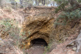 <center> L'ile Verte</center> Certaines positions, comme le fort Saint-Pierre, sont reliées entre elles par des souterrains creusés par des prisonniers indochinois. Ils permettent de stocker des munitions ou de se déplacer à l'abri lors des bombardements.