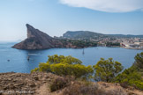 <center> L'ile Verte</center> La balise, au centre de la passe, est le sommet d'une aiguille rocheuse, ce qui fait le bonheur des plongeurs sous-marins.