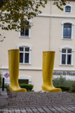 <center>Montélimar. </center> Dans toute la ville, on peut voir des objets géants faisant partie de l'exposition 