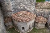 <center>Montélimar. Le château des Adhémar. </center> Vue du chemin de La chapelle Saint-Pierre, dite Sainte-Guitte, est le bâtiment le plus ancien, qui remonte probablement au 11e siècle et qui n’a été intégré à l’enceinte castrale qu’à la fin du Moyen Âge. C’est un bel exemple du premier art roman méridional, avec sa nef, son transept, son abside entourée de deux absidioles, la croisée du transept couverte d’une coupole en blocage sur trompes appareillées.