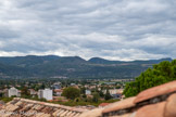 <center>Montélimar. Le château des Adhémar. </center> Vue du chemin de ronde. Un ancien volcan au bord du Rhône, le pic de Chenavari, au fond. C'est le rebord est du plateau basaltique du Coiron.