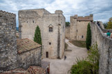 <center>Montélimar. Le château des Adhémar. </center> Vue du chemin de ronde. Au premier plan, à gauche, la Chapelle Saint-Pierre, 11ème siècle. Puis le Logis seigneurial, 12ème siècle, flanqué de la Tour utilitaire adossée à l'angle sud-est du logis, 13ème siècle. Au fond, la tour carrée de l’enceinte et le donjon.