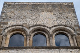 <center>Montélimar. Le château des Adhémar. </center> Les baies de la loggia.