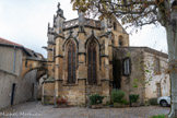 <center>Caderousse.</center> Eglise Saint Michel. Elle est de de style romano-gothique, c'est un des rares témoins du gothique flamboyant provençal. Construite vers le XIIe siècle sur les piliers d’un ancien temple dédié à Apollon. D’abord chapelle privée, elle devient paroissiale en 1464, après les menaces des « routiers » contre les moines de Cluny.