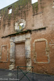 <center>Caderousse.</center> maison abandonnée après une crue.